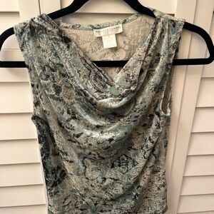 Garfield & Marks Women's green Sleeveless Blouse